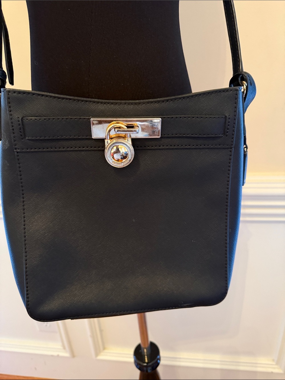 Michael Kors Classic Traveler Crossbody Bag in Black w/ Gold Hardware - Picture 2 of 9